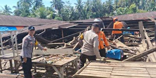 Los Pasar Ampalu Ambruk.