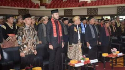 Wako Padang Fadly Amran menghadiri Silaturahmi Niniak Mamak se-Sumatera Barat.