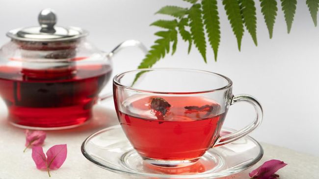 Ada beberapa manfaat yang bisa didapat dari minum teh rosella rutin setiap hari.