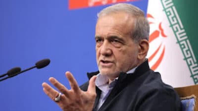 Presiden Iran Masoud Pezeshkian pada Sabtu (5/4) memecat Wakil Presiden Shahram Dabiri karena berpesiar ke Antartika.