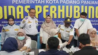 Kepala Dishub Arkes Refagus, memantau pelaksanaan cek kesehatan
