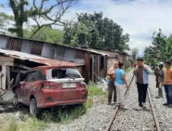 KAI, Pengguna Jalan Wajib Dahulukan Kereta di Perlintasan Rel