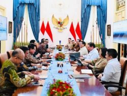 Pengamat Dorong Presiden Prabowo Reshuffle Kabinet Usai IHSG Alami Trading Halt