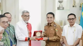 Wali Kota Solok Ramadhani Kirana Putra saat menerima kunjungan Direktur Jenderal Kekayaan Intelektual (Dirjen KI) Kementerian Hukum dan HAM, Razilu.
