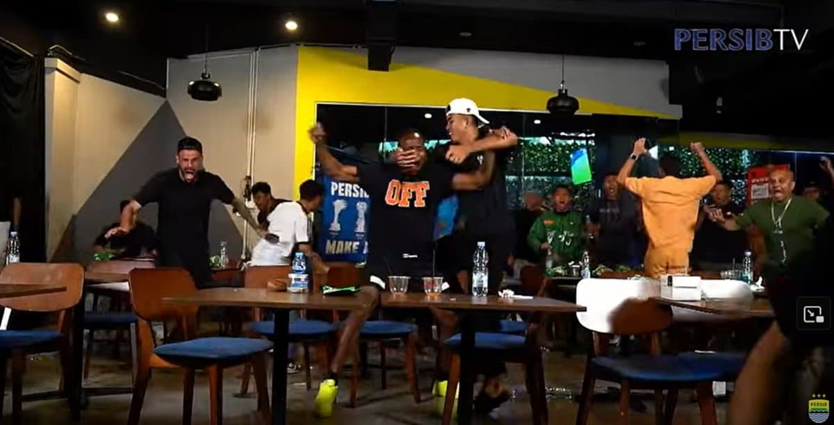 Persib Bandung rayakan juara Liga 1 2024-2025.