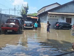 Saluran Tersumbat, Pipa Bocor, Warga Tuntut Tanggung Jawab