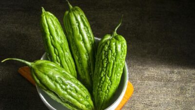 Pare, salah satu makanan pahit yang ampuh mencegah penyakit.