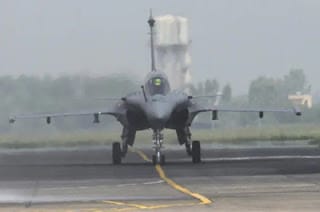 Menhan Pakistan Khawaja Asif menyebut militernya menembak jatuh 5 jet tempur India dalam serangan pada Rabu (7/5) dini hari