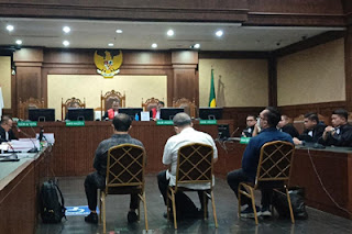 Tiga hakim pemberi vonis bebas terhadap Ronald Tannur bakal divonis hari ini .