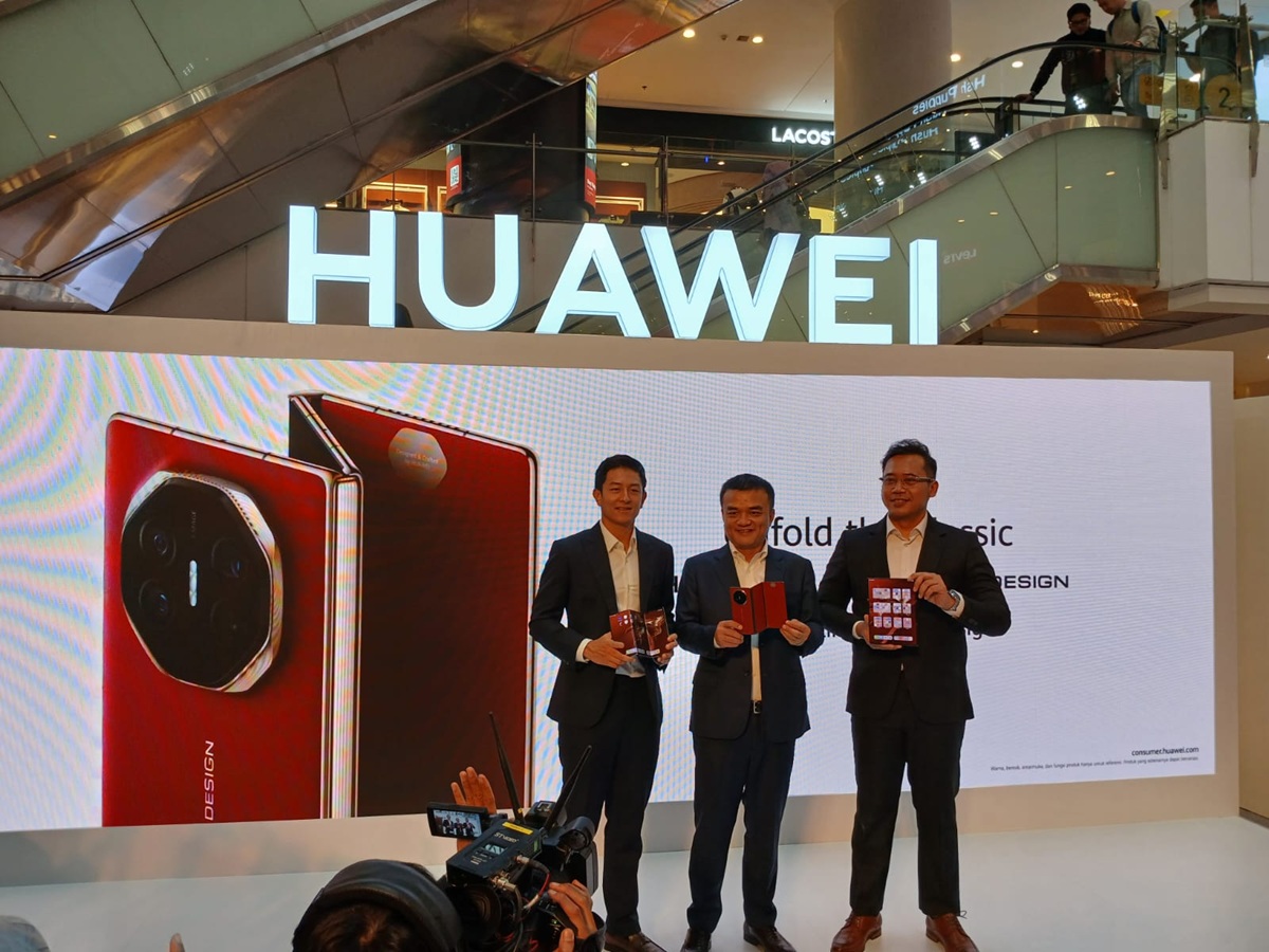 Huawei resmi meluncurkan ponsel lipat Mate XT di Indonesia.