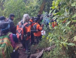 Evakuasi Dramatis Pendaki 99 Kg yang Tewas di Gunung Lawu
