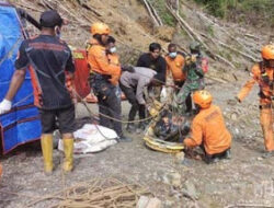19 Orang Hilang Akibat Banjir Bandang di Kampung Jim