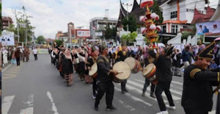 Hoyak Tabuik di Bukittinggi.