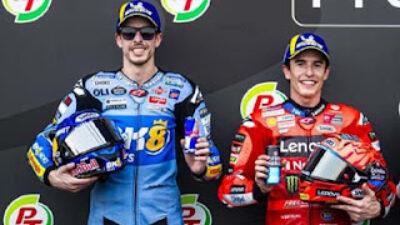Marc Marquez naik podium bareng dengan sang adik, Alex Marquez, di MotoGP Thailand 2025.