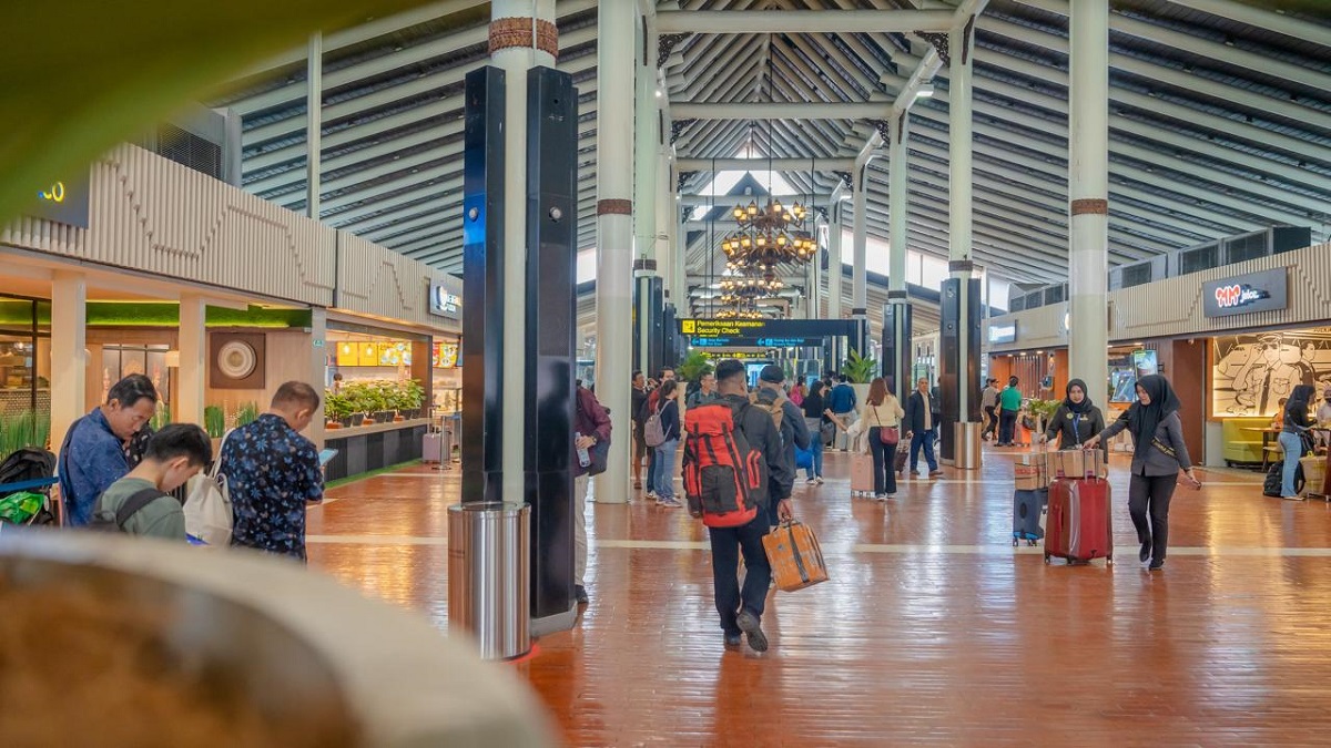 Naik Pesawat Bareng Anak? Ini Aturan Tiket yang Wajib Dipahami.