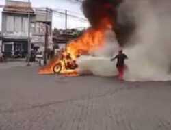 Kebakaran Hebat di SPBU Bangkalan, Motor Angkut Barang Ludes Terbakar