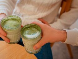 Matcha vs Kopi, Mana yang Lebih Aman untuk Jantung dan Tidurmu?