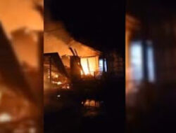 Api Melalap Kios Dagangan, Warga Panik di Maros