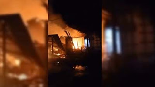 Kebakaran melanda rumah kios milik warga