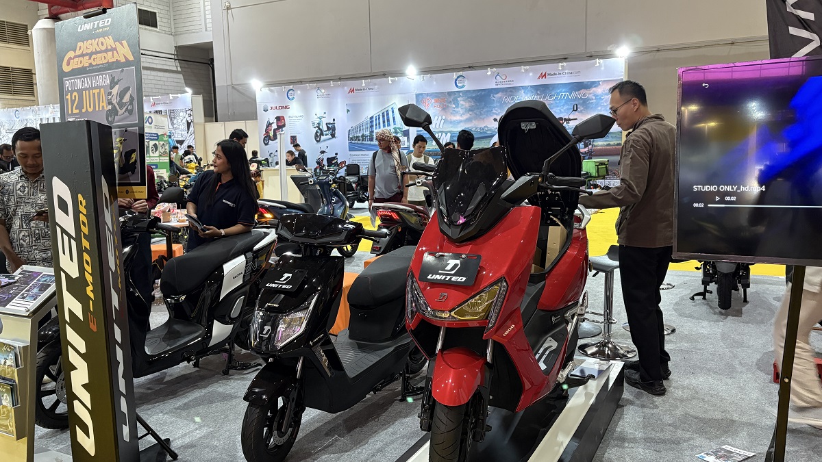Berburu Diskon Motor Listrik di PEVS 2025, Ada yang Tembus Rp12,5 Juta.