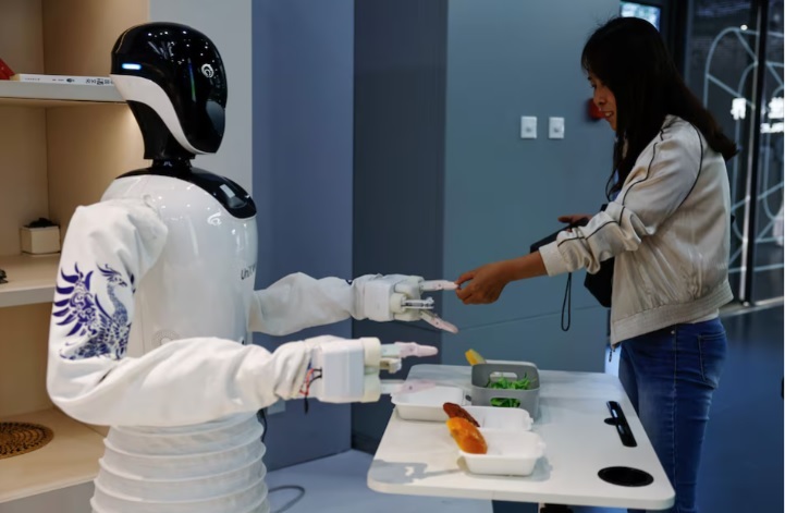 China Bikin Robot Humanoid, Bakal Gantikan Pekerja Manusia?