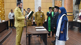 Wako Fadly Amran lantik 22 kepala SD dan SMP se-Kota Padang.