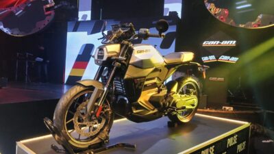 2 Motor Listrik Can-Am Meluncur, Seharga Innova Zenix.