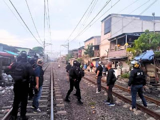 Polisi amankan 9 orang dan sita narkoba hingga sentaja tajam saat gerebek Kampung Bahari di Jakut