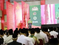 Menteri ATR Serahkan 10 Sertifikat Tanah Wakaf di Jateng