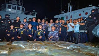 Kepala BNN Komjen Pol. Marthinus Hukom meninjau Kapal MT Sea Dragon Tarawa