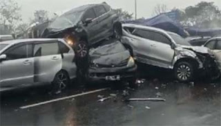 Ilustrasi kecelakaan beruntun.