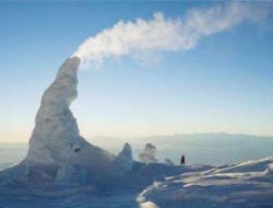 Misteri Gunung Erebus, Letusan Tenang yang Menghasilkan Emas Setiap Hari