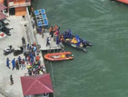 Tim SAR Evakuasi Jasad Pengunjung yang Terseret Ombak di Pantai Padang