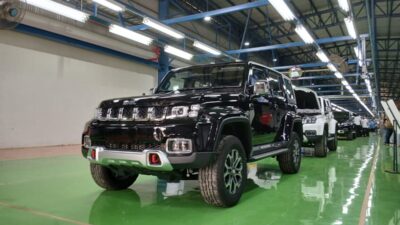 BAIC BJ40 Plus dirakit di pabrik HMI di Purwakarta, Jawa Barat.