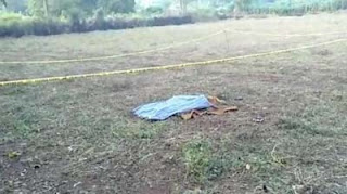 Mayat Hotimah saat ditemukan di lahan kosong