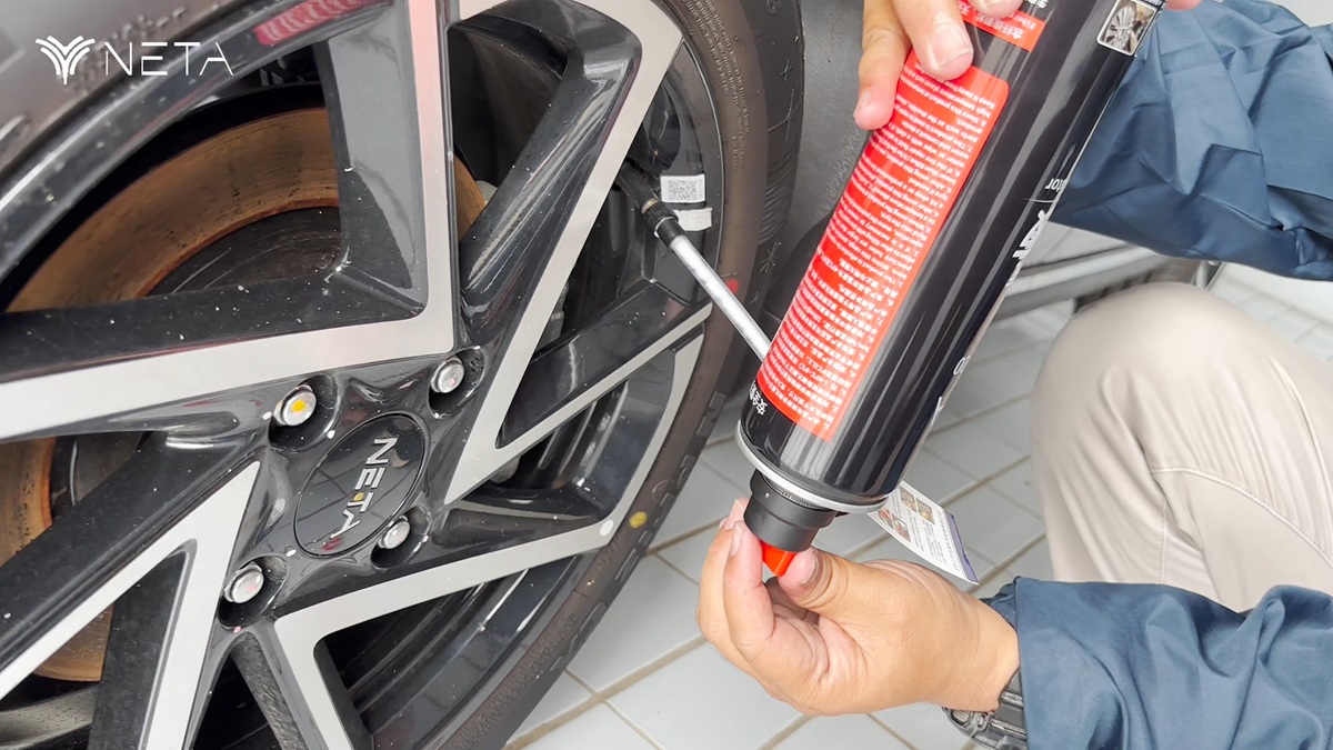 Cara menggunakan Tire Repair Kit.
