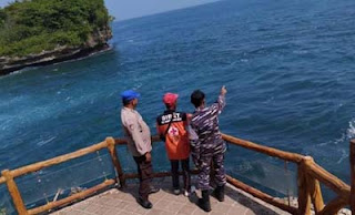 Pencarian mahasiswa Polinema hilang di Pantai.