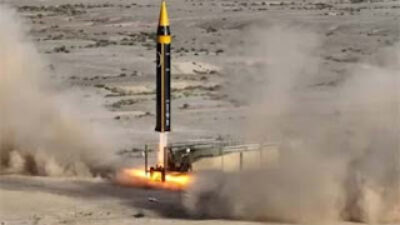 Iran luncurkan rudal Khyber berhulu ledak ganda.