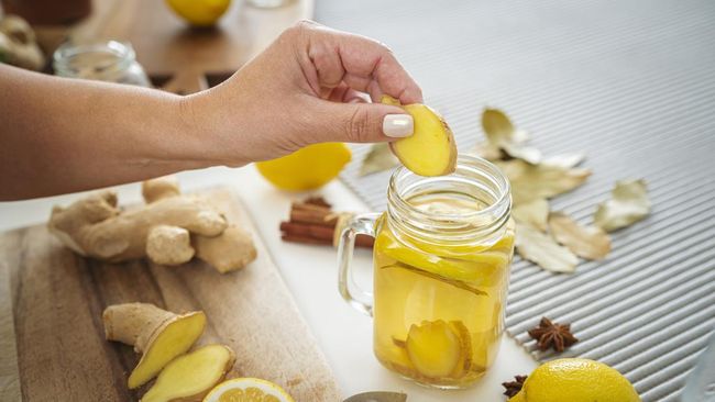 Ada beberapa manfaat minum air jahe lemon setiap hari.