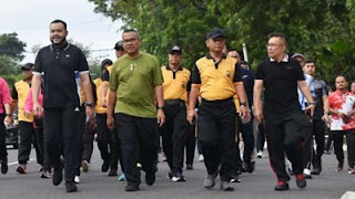 Wako Fadly Amran hadiri jalan sehat Hari Bhayangkara.