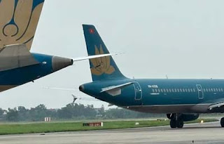 Dua pesawat Vietnam Airlines bertabrakan di bandara Hanoi.