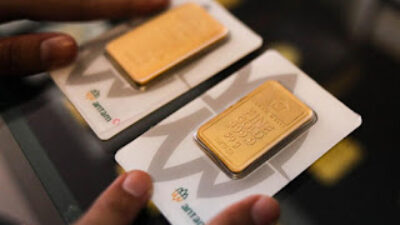 Harga Emas Hari Ini 4 Juni 2025, Antam Turun Jadi Rp1,924 Juta per Gram