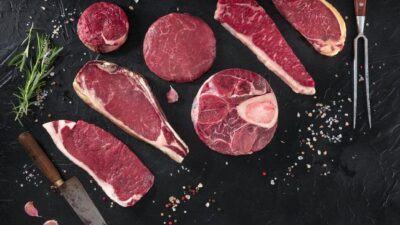 Air Rebusan Daun Penurun Kolesterol, Solusi Sehat Setelah Pesta Daging