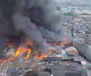 Kebakaran di permukiman padat penduduk kawasan Penjaringan, Jakarta Utara