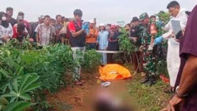 Petugas mengidentifikasi mayat wanita di kebun singkong