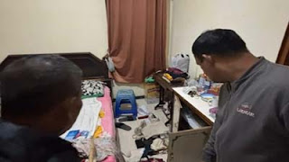 Kondisi isi kamar korban perampokan yang terjadi di Ampek Koto, Kabupaten Agam. Kerugian mencapai Rp1,5 miliar.