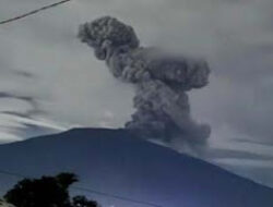 Letusan Malam Hari, Gunung Marapi Keluarkan Api dan Abu