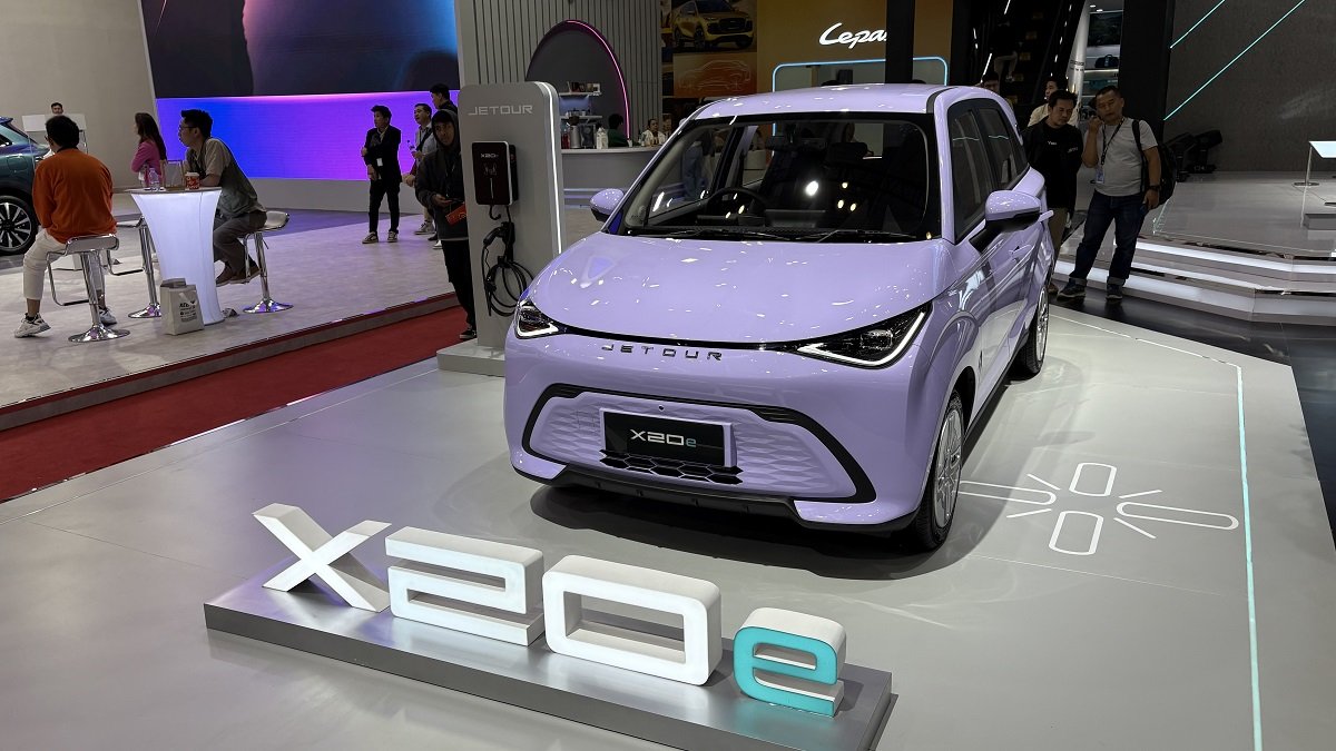 Pamerkan X20e di GIIAS 2025, Jetour Siap Jual Mobil Listrik.