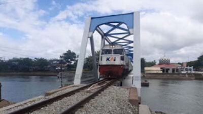 KA Pariaman Ekspress.