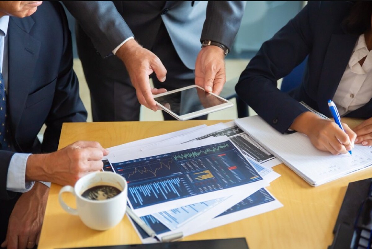 Transformasi digital menjadi kebutuhan mutlak bagi industri 4.0 yang menuntut perubahan.